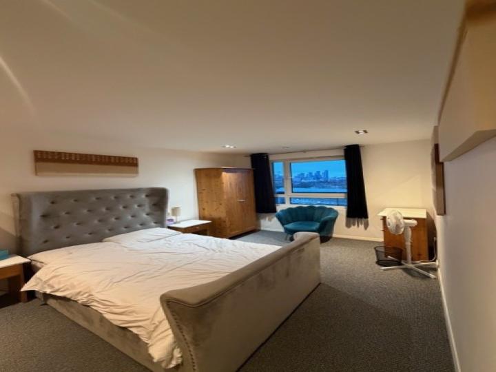 Flat Limeharbour in Greater London