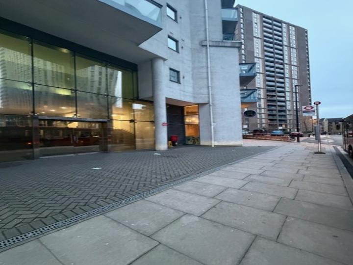 Flat Limeharbour in Greater London