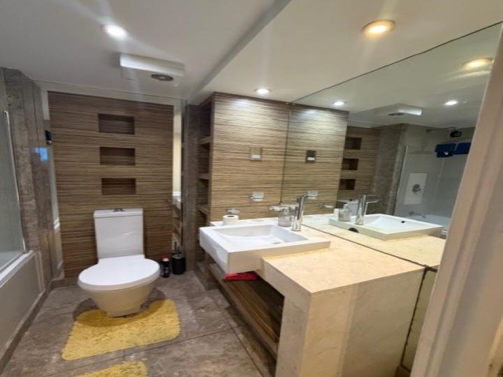 Flat Limeharbour in Greater London