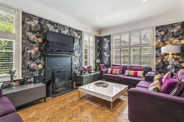 House Scott Close in Farnham Royal