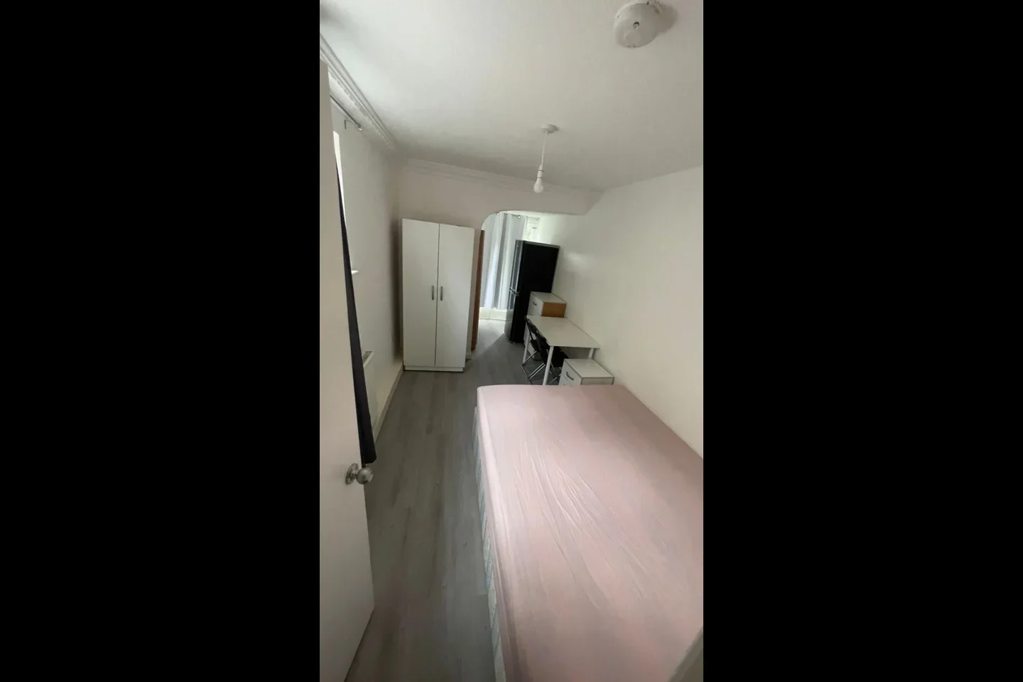 Room Connaught Close in Greater London