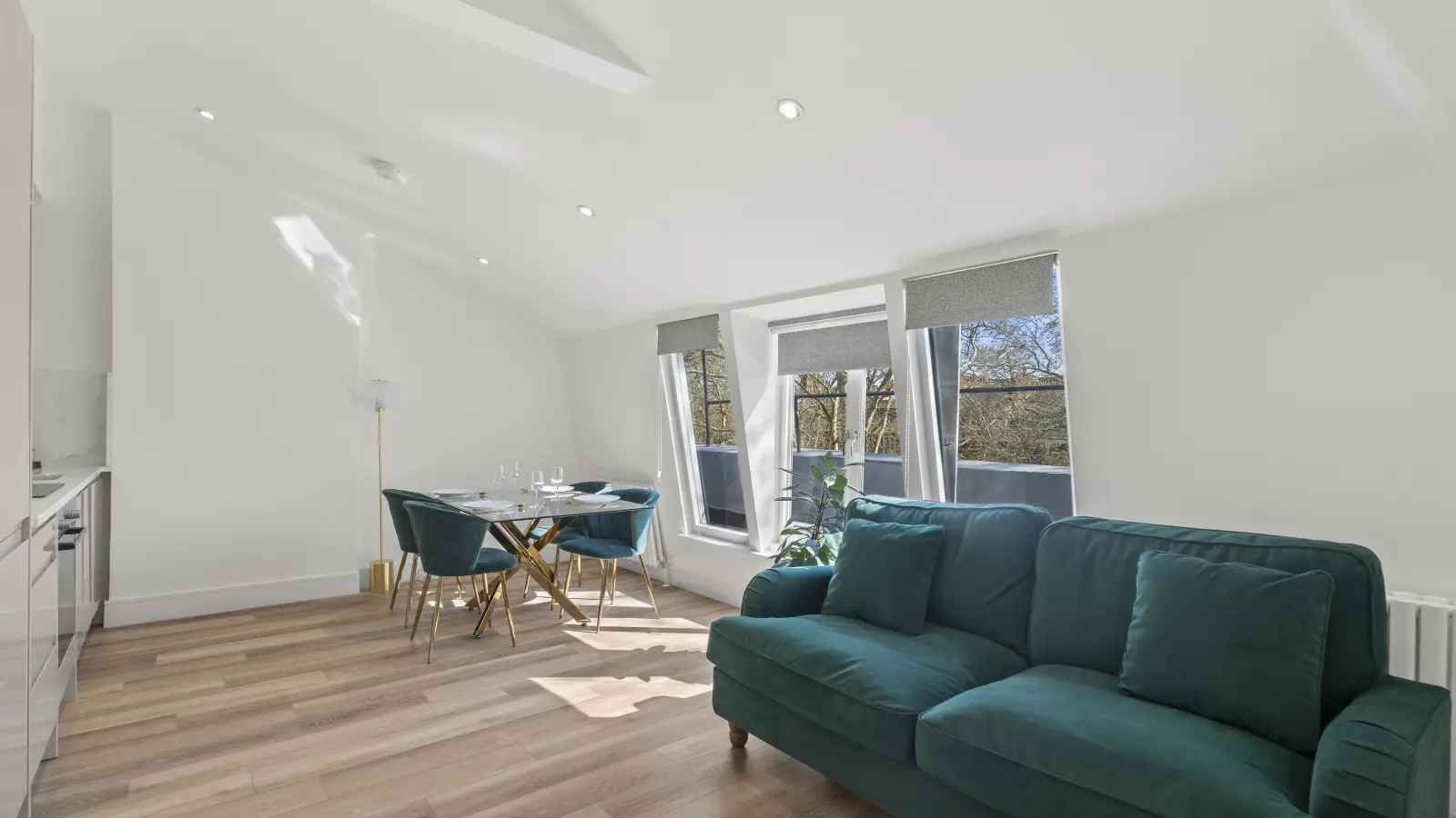 Flat Spring Street in City of Westminster
