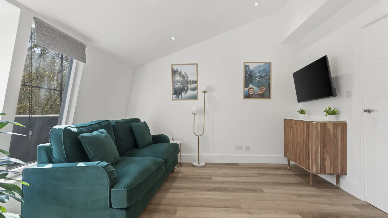 Flat Spring Street in City of Westminster