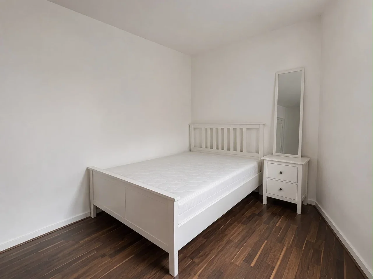 Room Newburn Street in Greater London