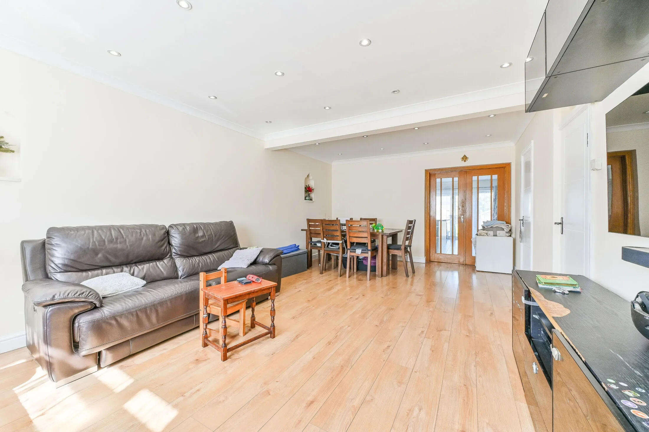 House Brinkley Road in Greater London