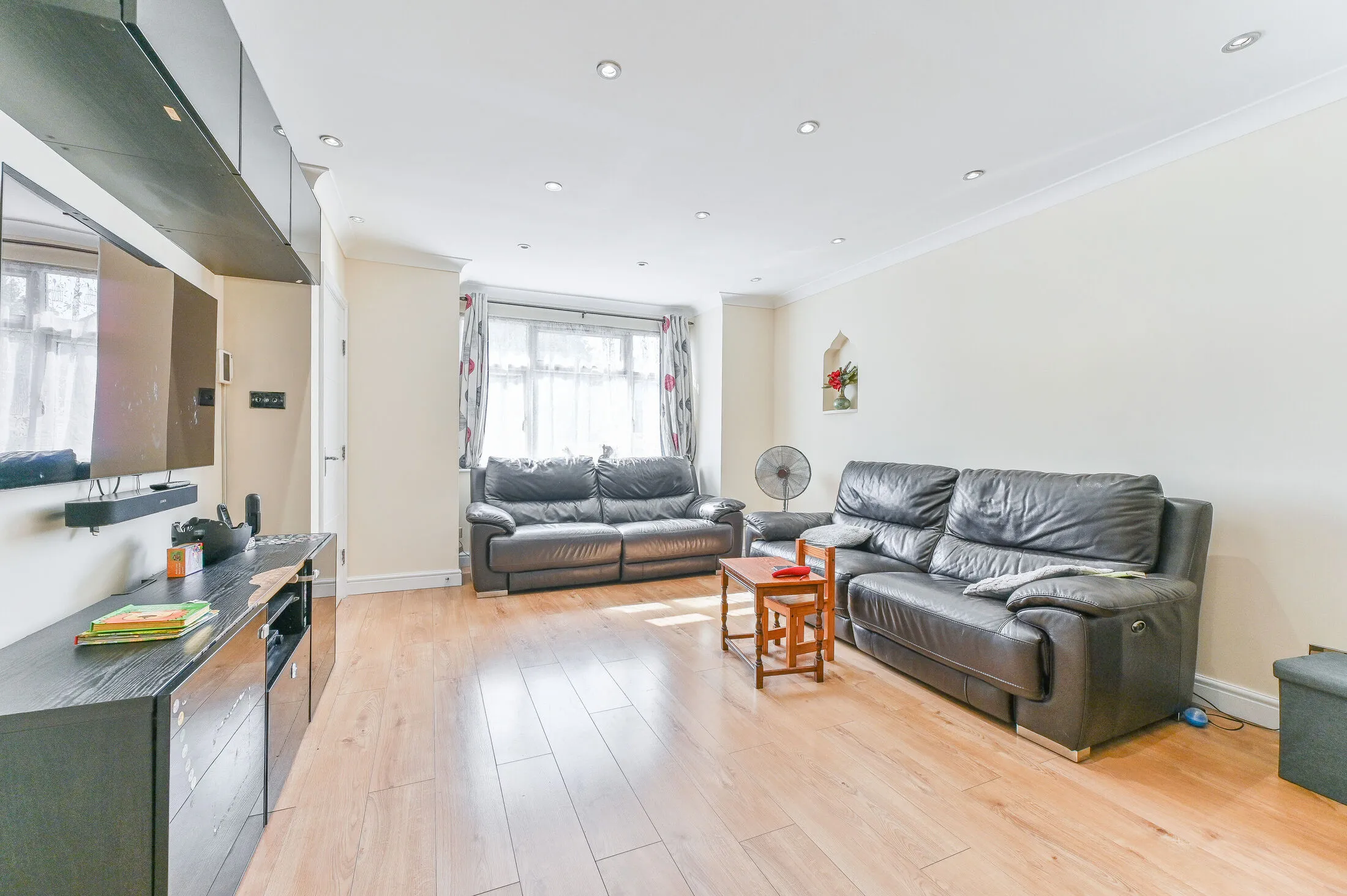 House Brinkley Road in Greater London
