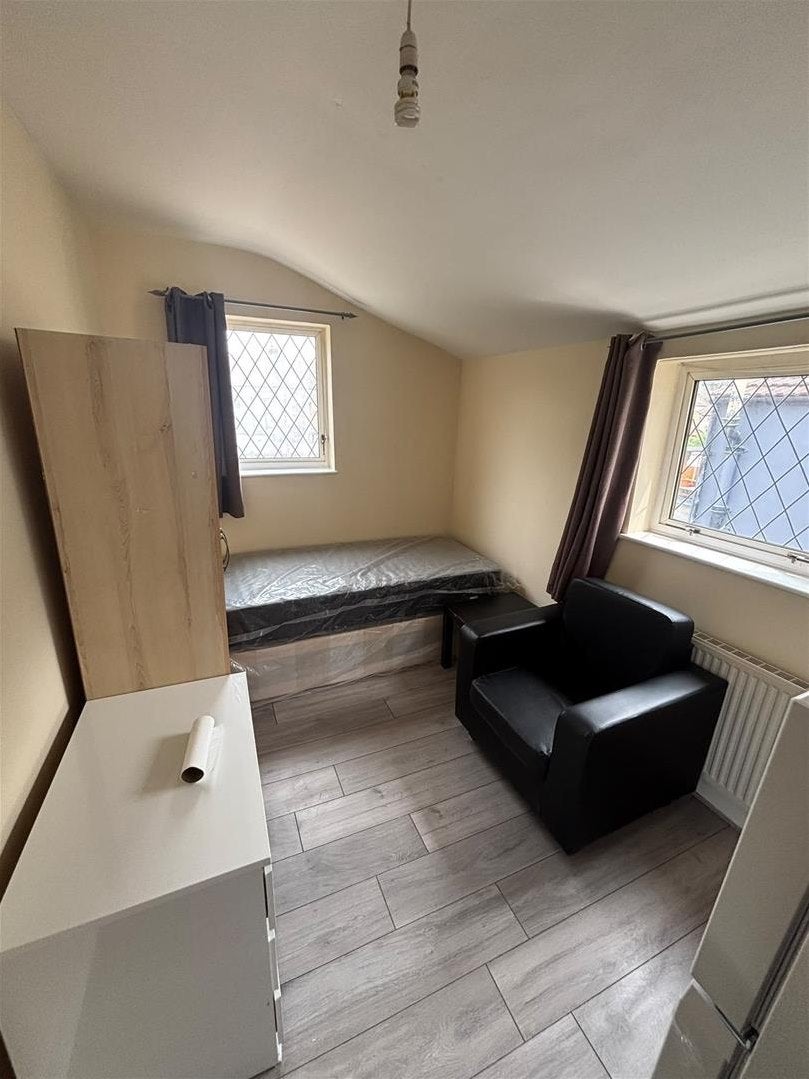 Flat South Road in Greater London