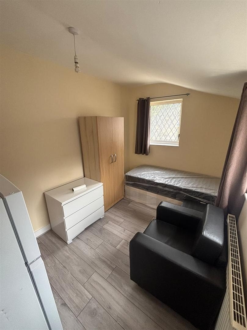 Flat South Road in Greater London