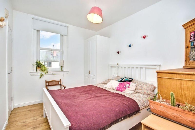 Room Lochbridge Road in North Berwick