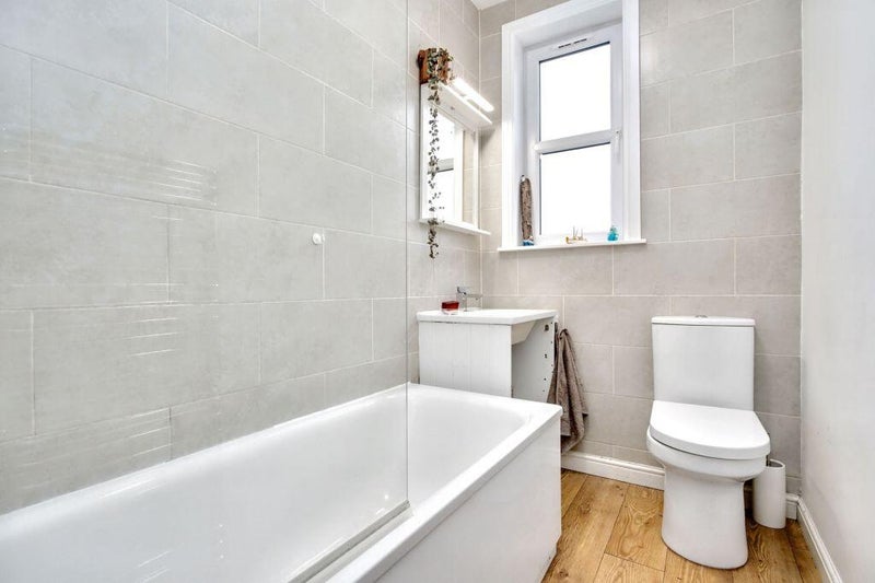 Room Lochbridge Road in North Berwick