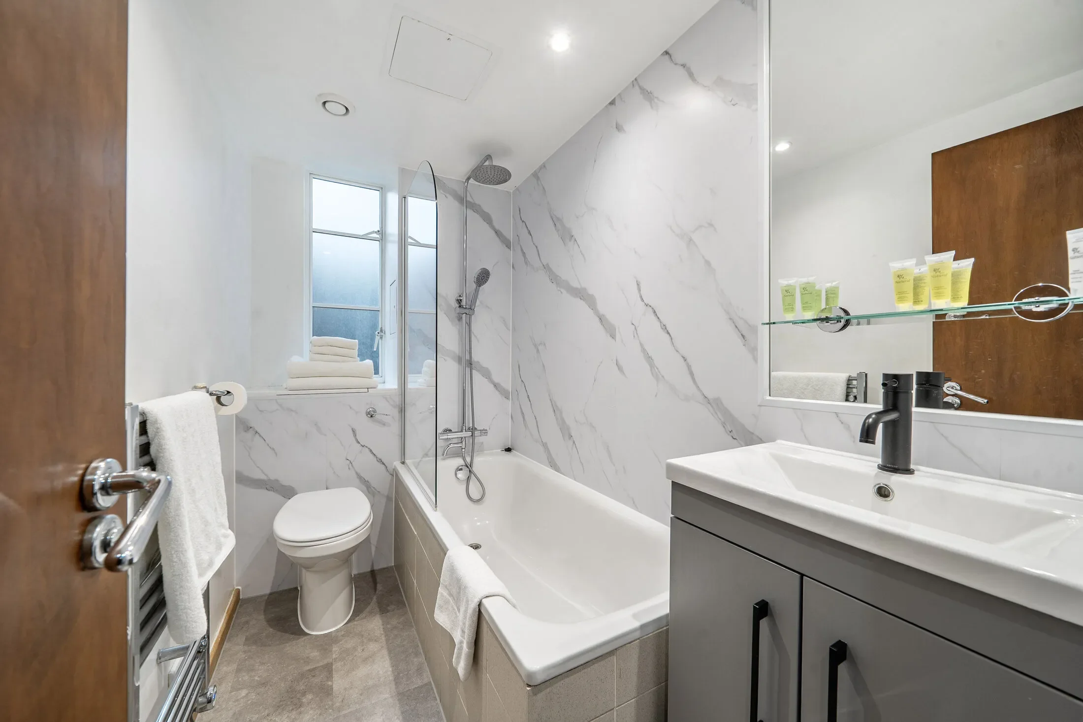 Flat Roland Gardens in Greater London