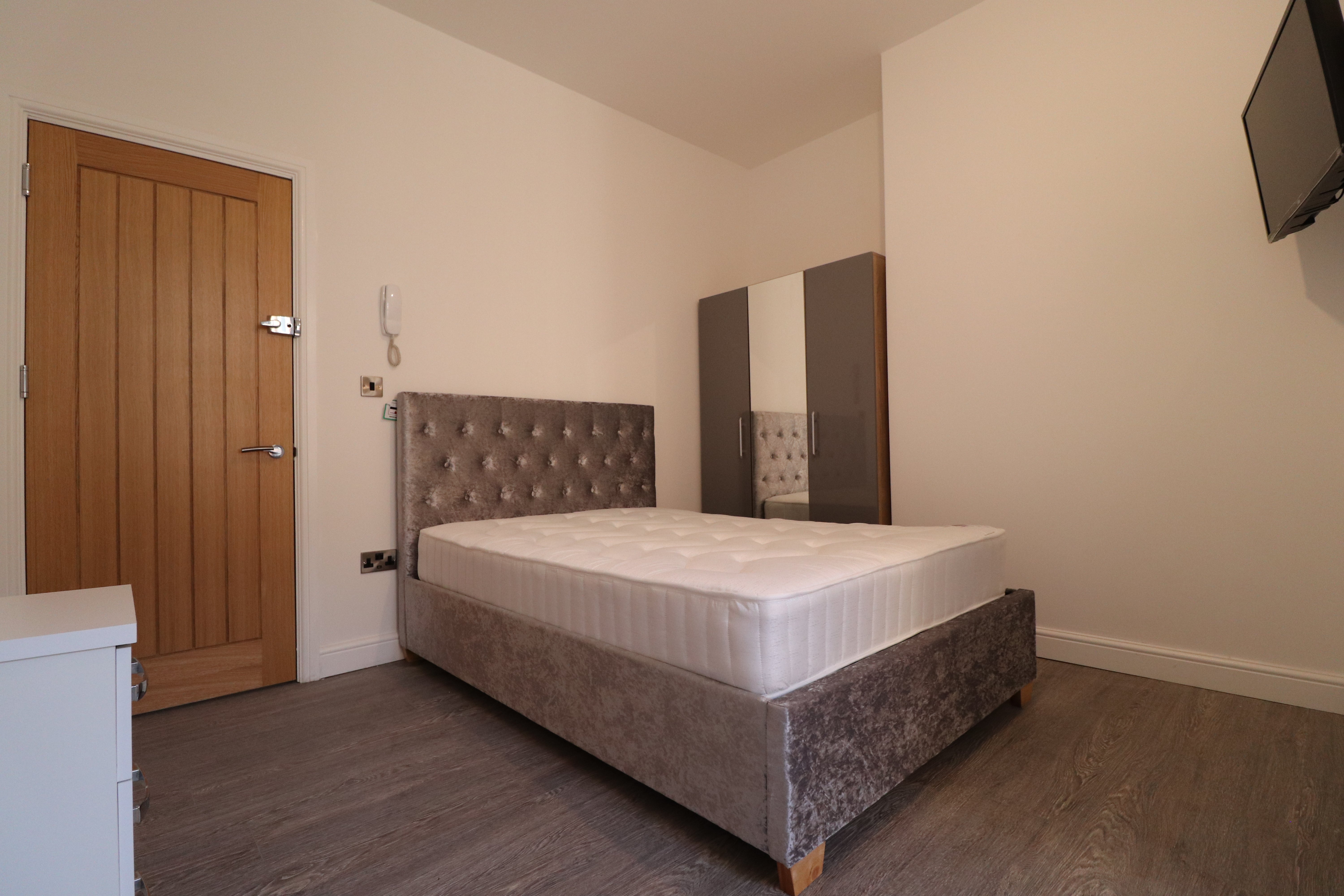 Room St Michaels Road in Bedford