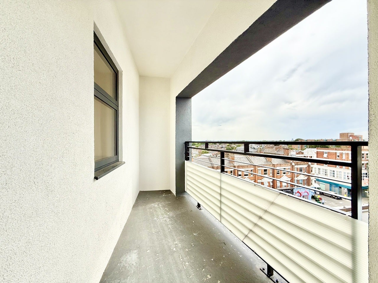Flat Broadway in Greater London