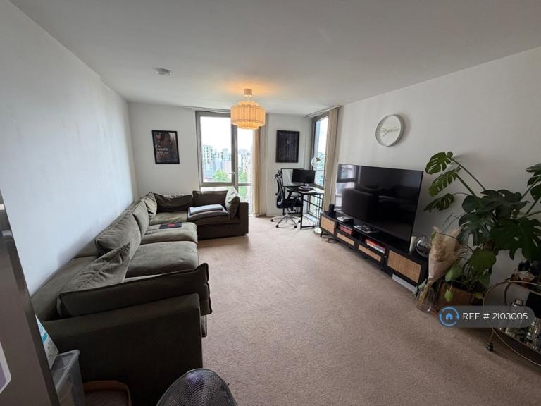 Flat Coster Avenue in Greater London