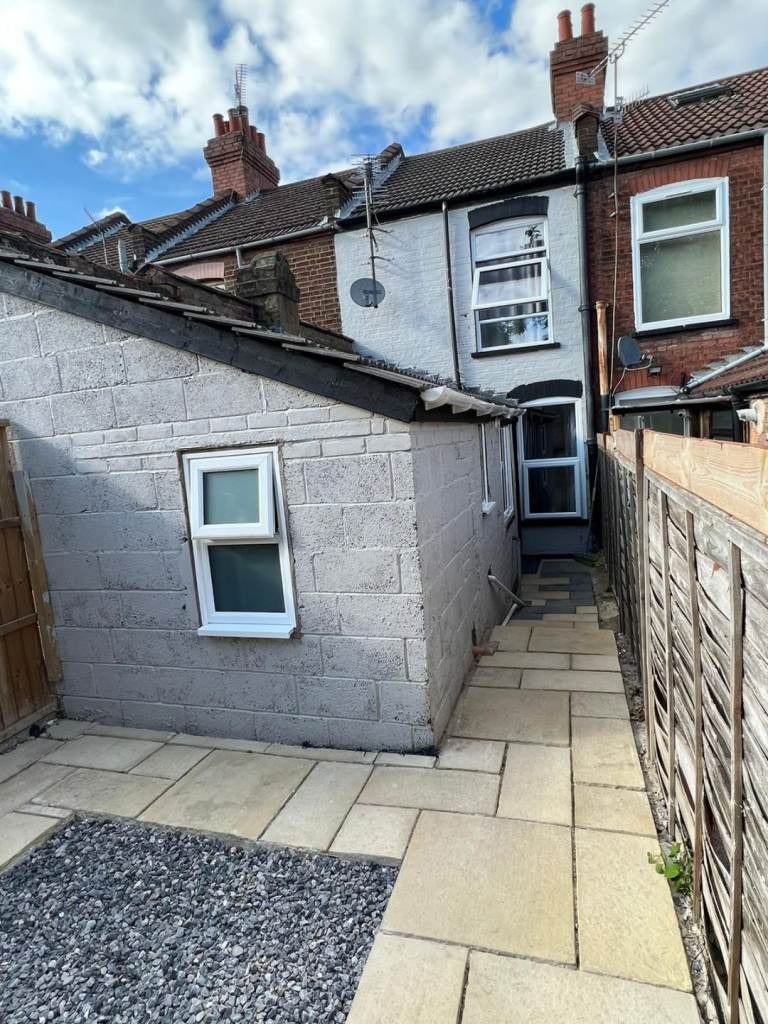 Room Lansdowne Road in Luton