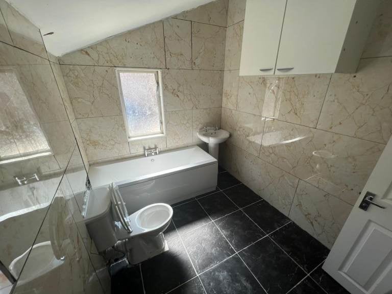 Room Lansdowne Road in Luton