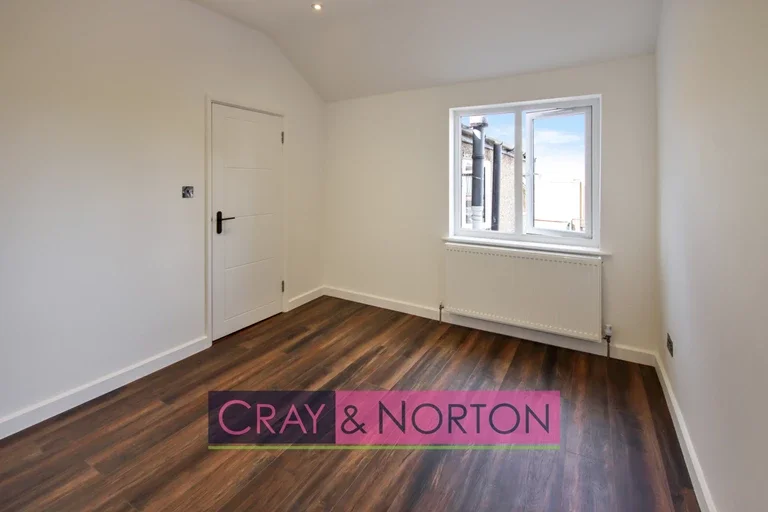Flat Lower Addiscombe Road in London