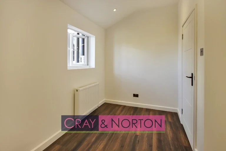 Flat Lower Addiscombe Road in London