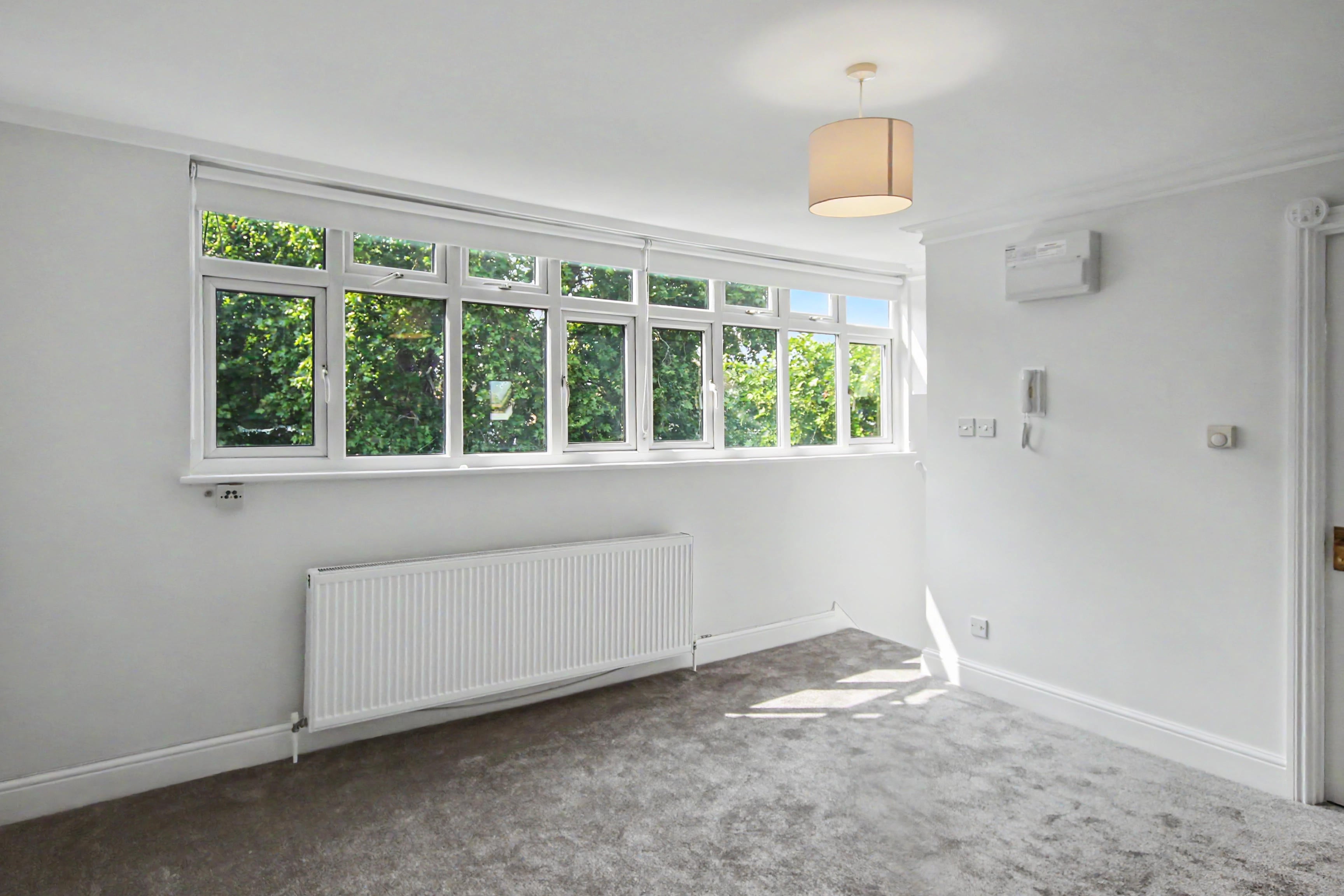 Flat Russells Crescent in Reigate and Banstead