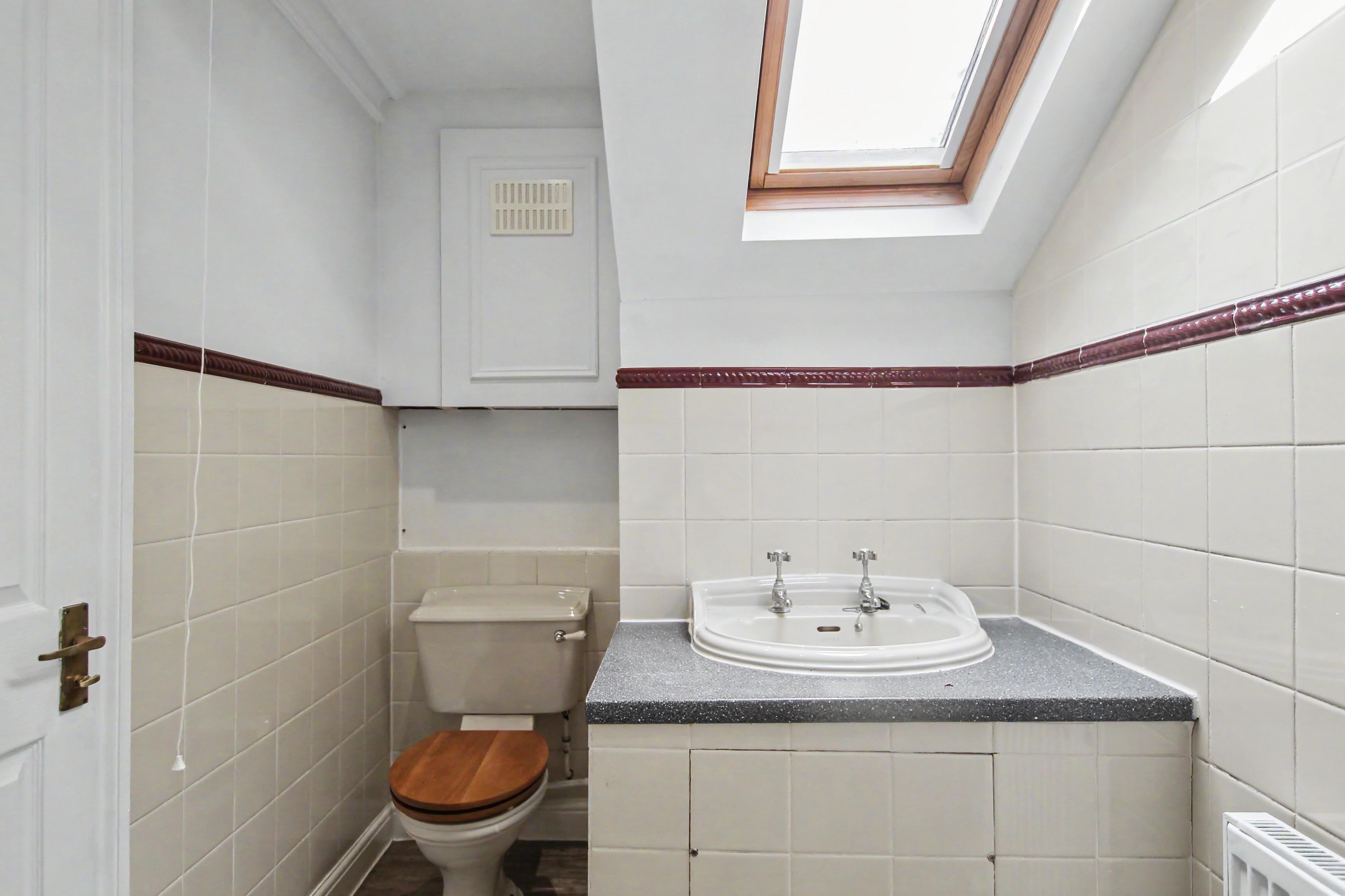 Flat Russells Crescent in Reigate and Banstead