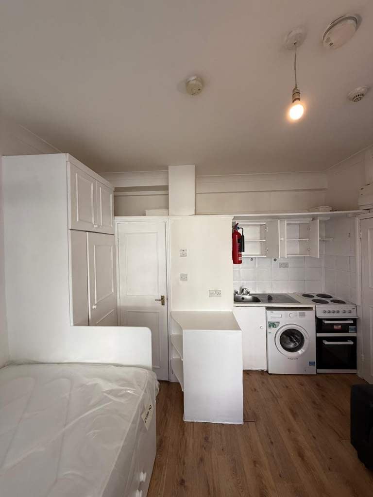 Flat Wandsworth Bridge Road in Greater London