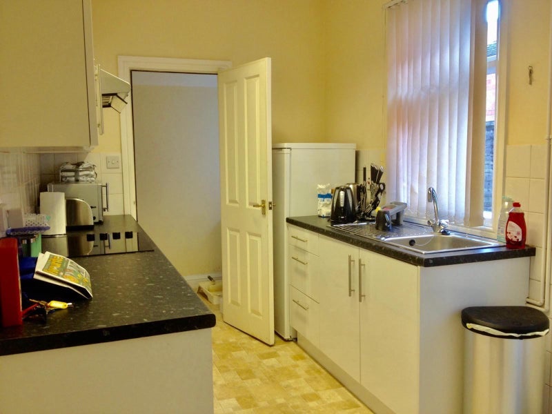 Room Grove Road in Nuneaton and Bedworth