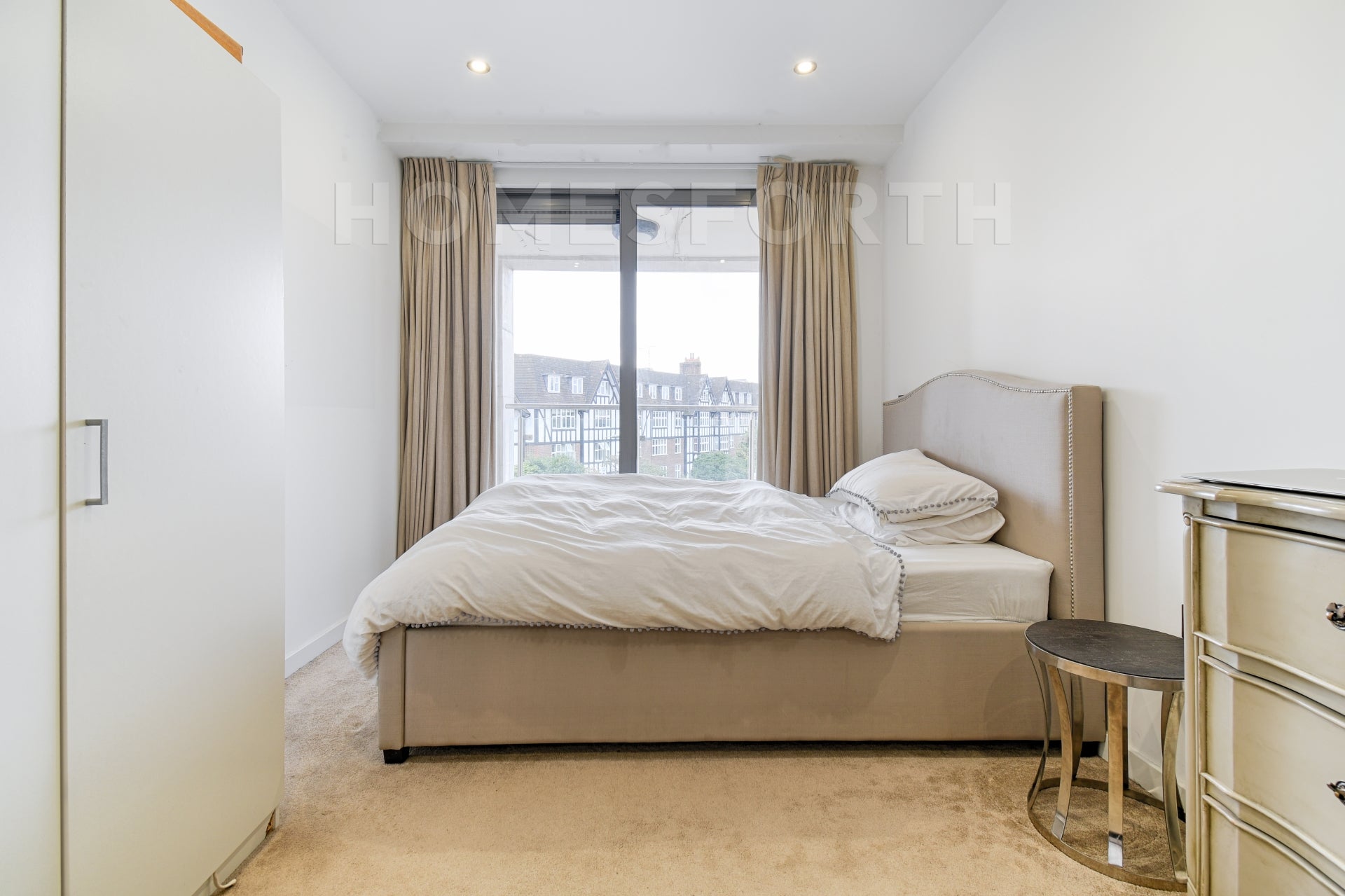 Flat Finchley Road in Greater London