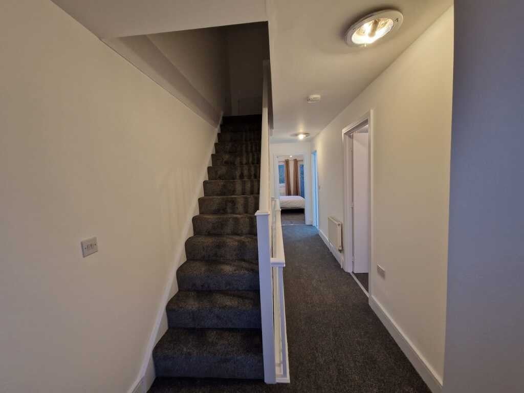 Room Wraysbury Drive in Greater London
