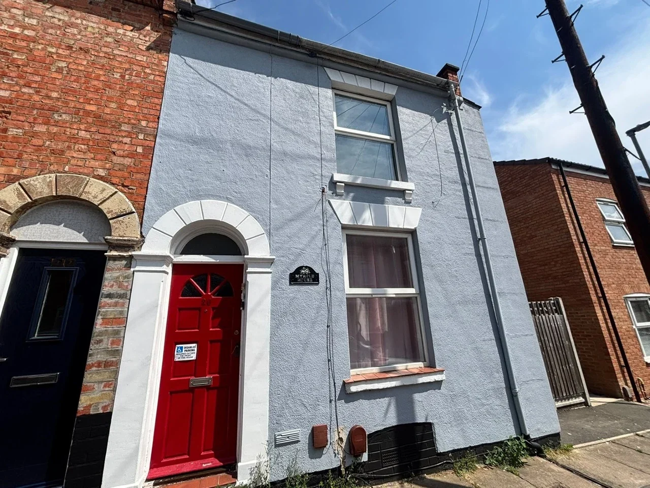 Flat Ecton Street in Northampton