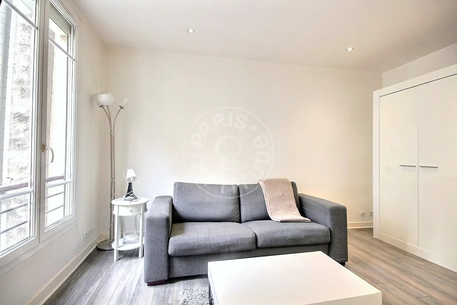 Flat Rue Godot-de-Mauroy in Paris