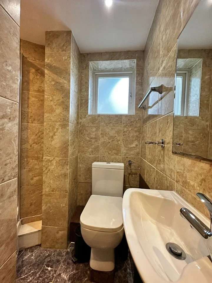 Room Grange Grove in Greater London