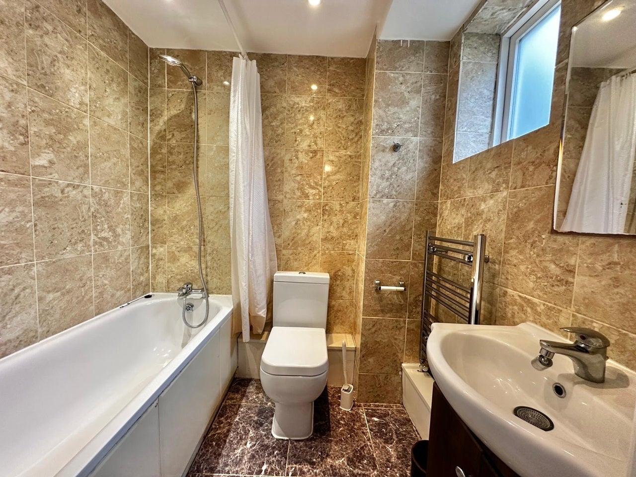 Room Grange Grove in Greater London