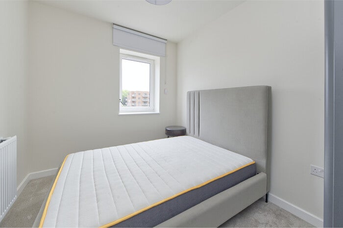 Flat Springfield Drive in Greater London