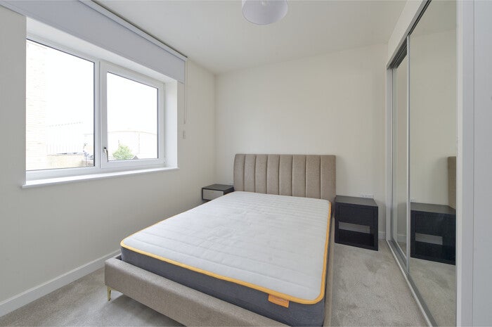 Flat Springfield Drive in Greater London