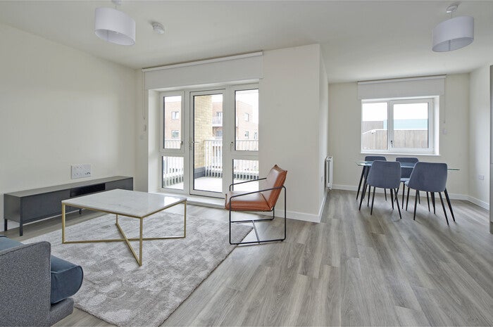 Flat Springfield Drive in Greater London