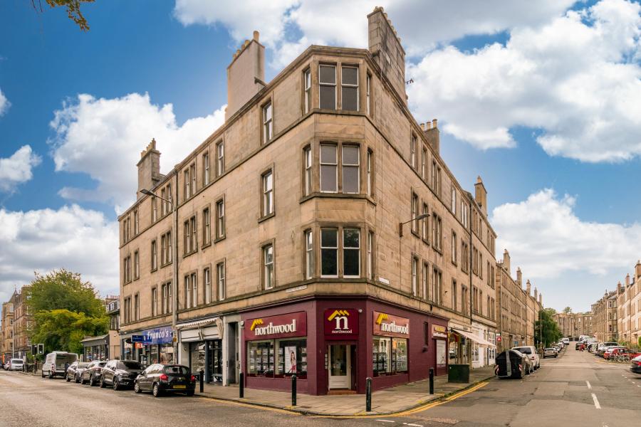 Flat Comely Bank Road in City of Edinburgh