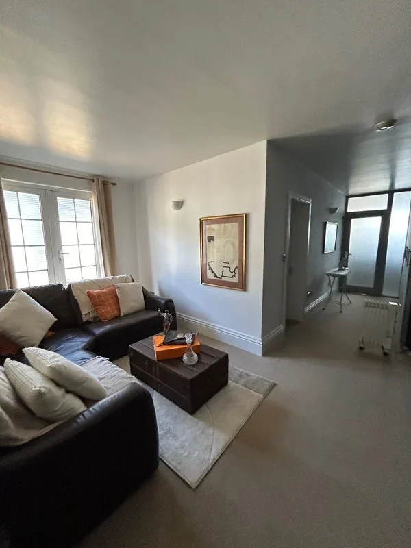 Room Newchapel Road in Lingfield