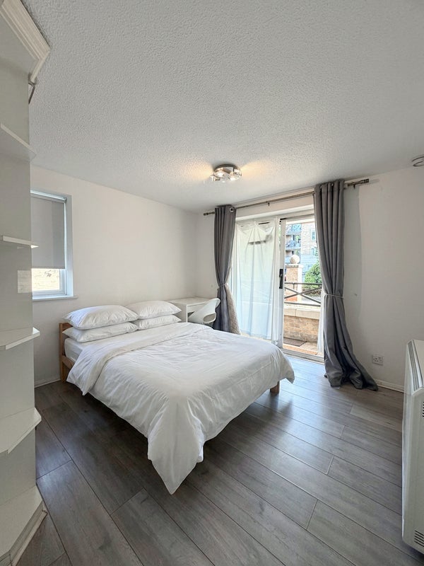 Room Stoneyard Lane in Greater London