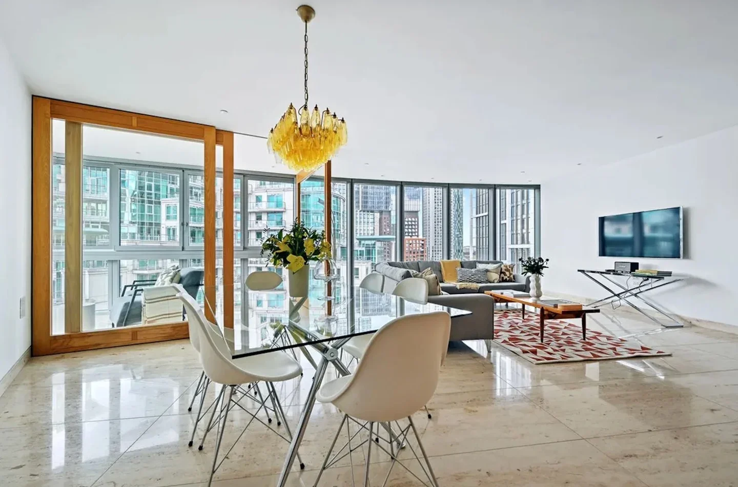 Flat Nine Elms Lane in Greater London
