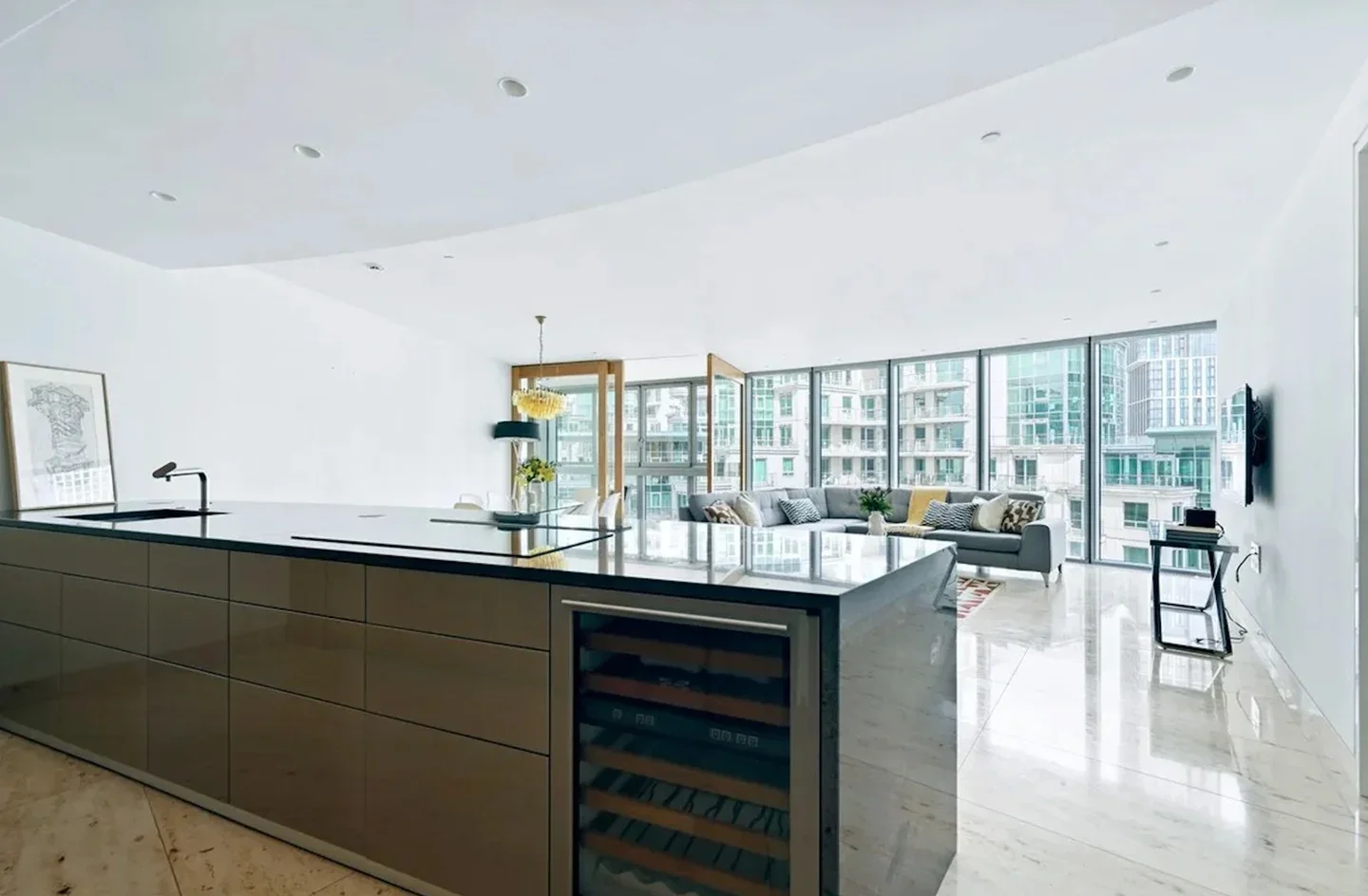 Flat Nine Elms Lane in Greater London