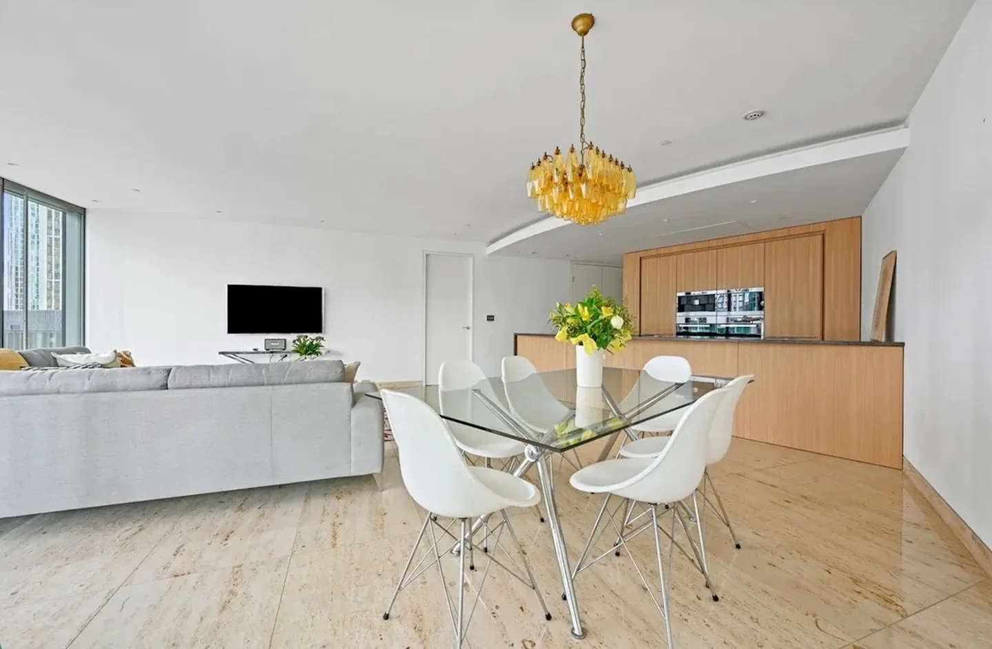 Flat Nine Elms Lane in Greater London