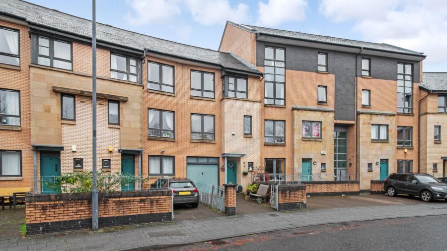 Flat Alexander Crescent in Glasgow