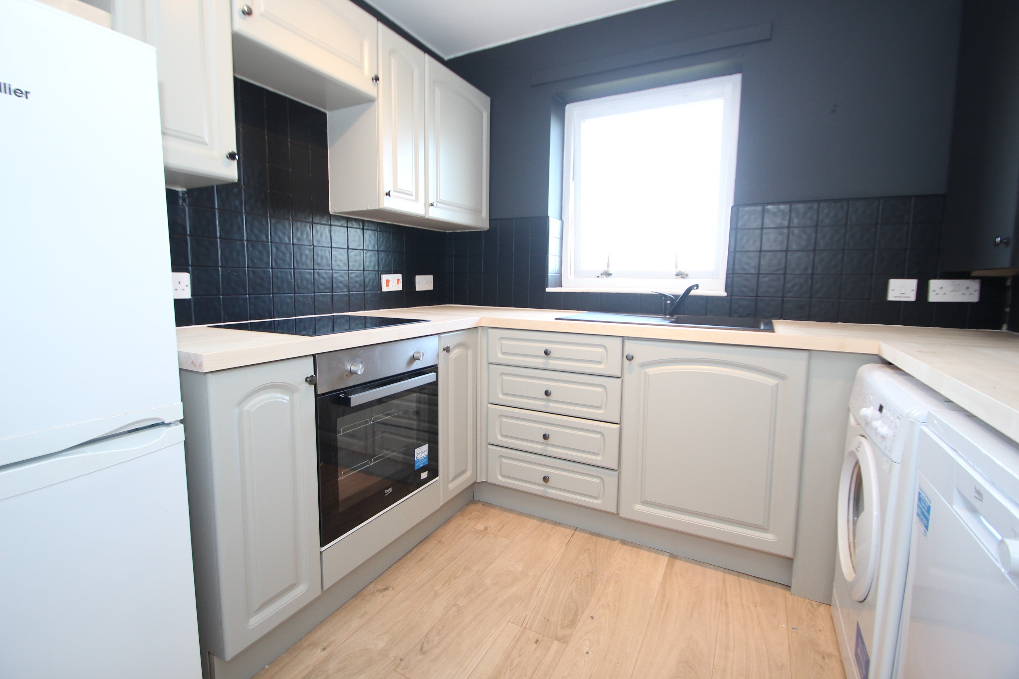 Flat Alexander Crescent in Glasgow