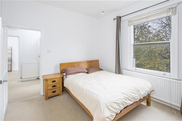 Flat Highbury Grove in Greater London