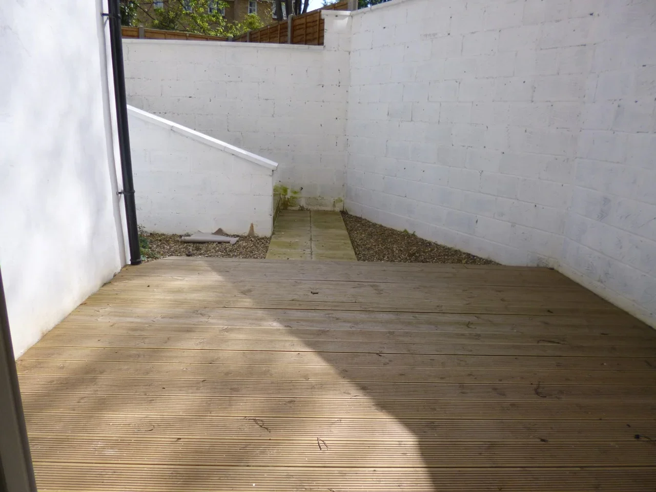 Flat Parkfield Road in Greater London