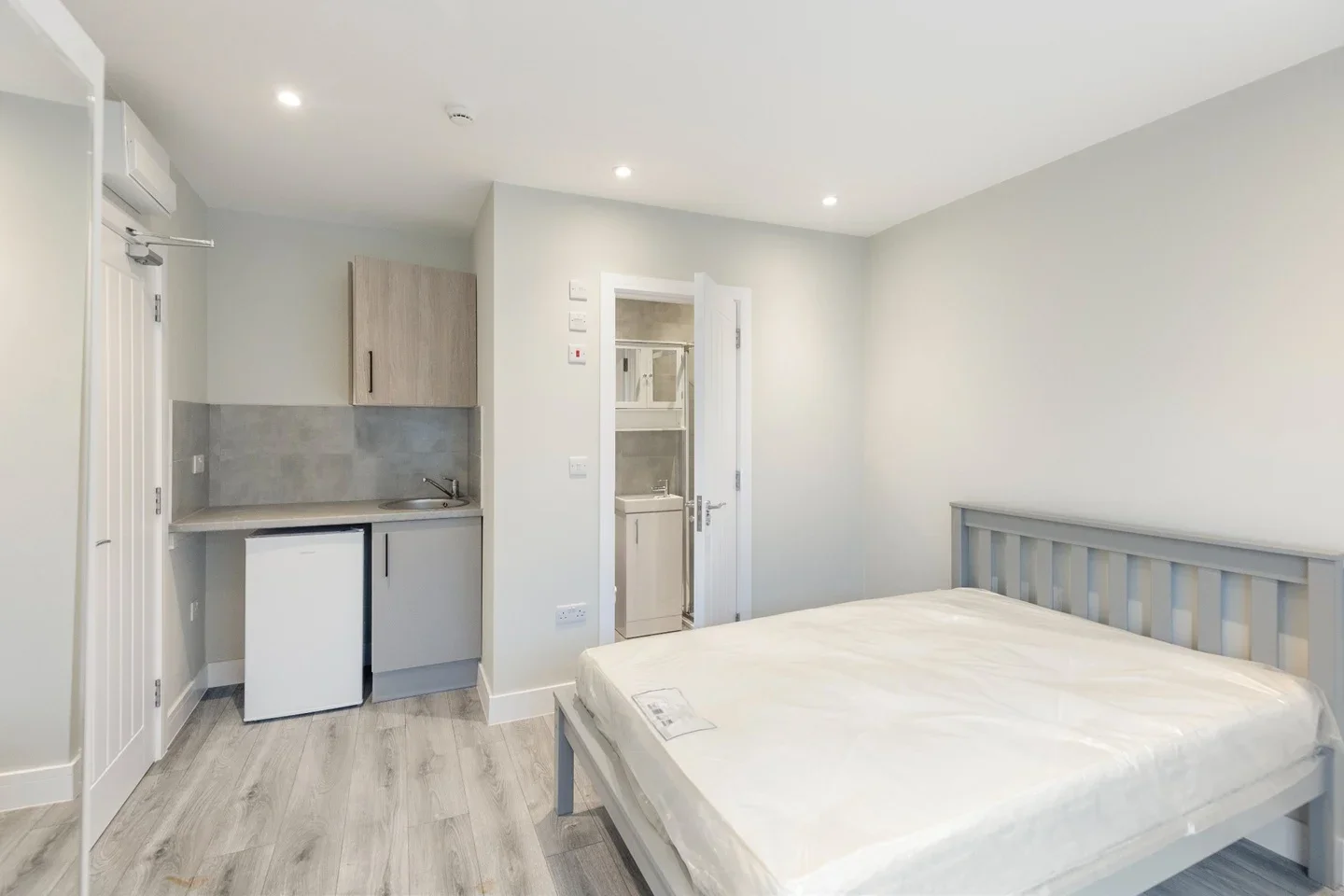 Flat Chatsworth Road in Greater London