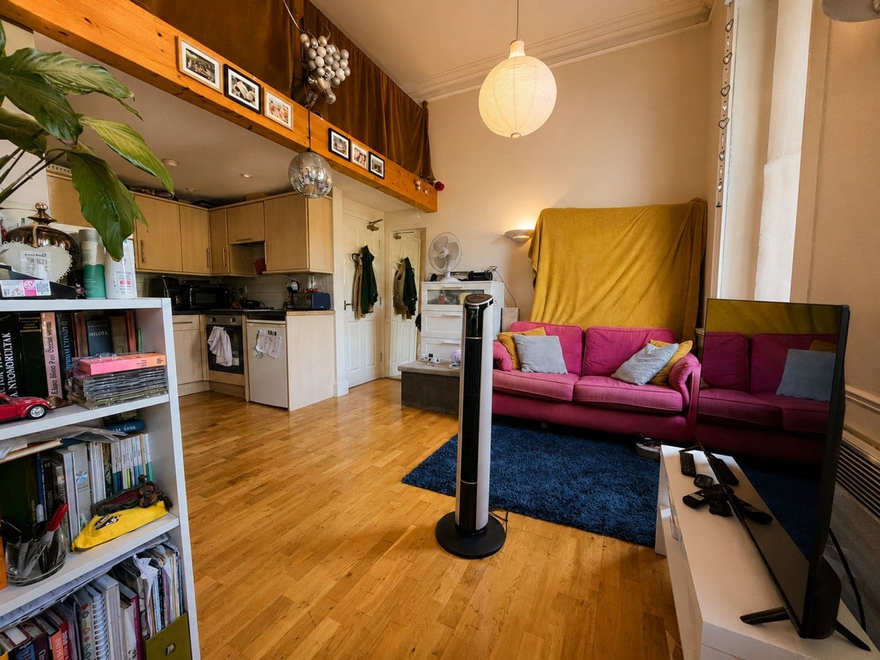 Flat Hotwell Road in Bristol