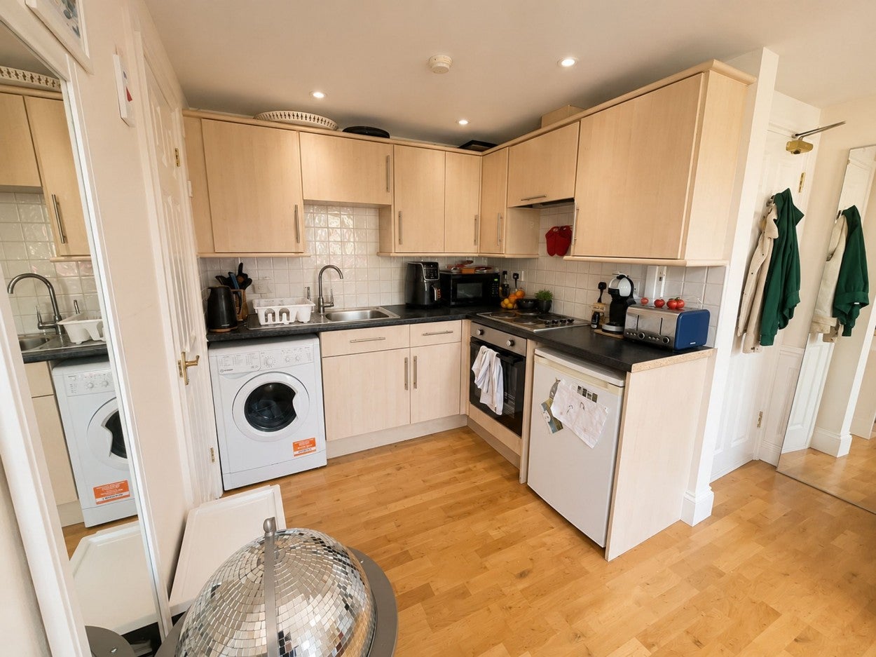 Flat Hotwell Road in Bristol
