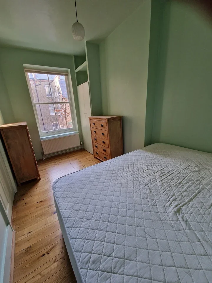 Flat Hackford Road in Greater London