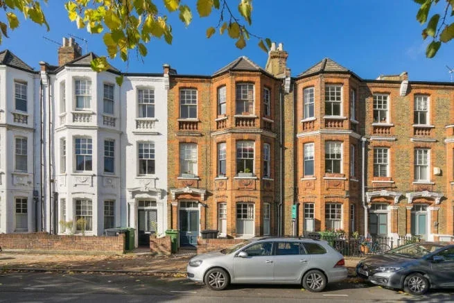 Flat Hackford Road in Greater London